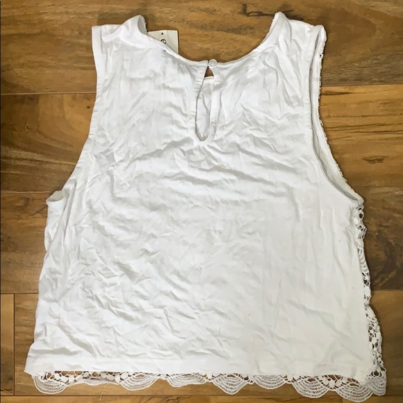 *🎉3 for 15* White Eclipse Crocheted Crop Tank - Picture 3 of 4